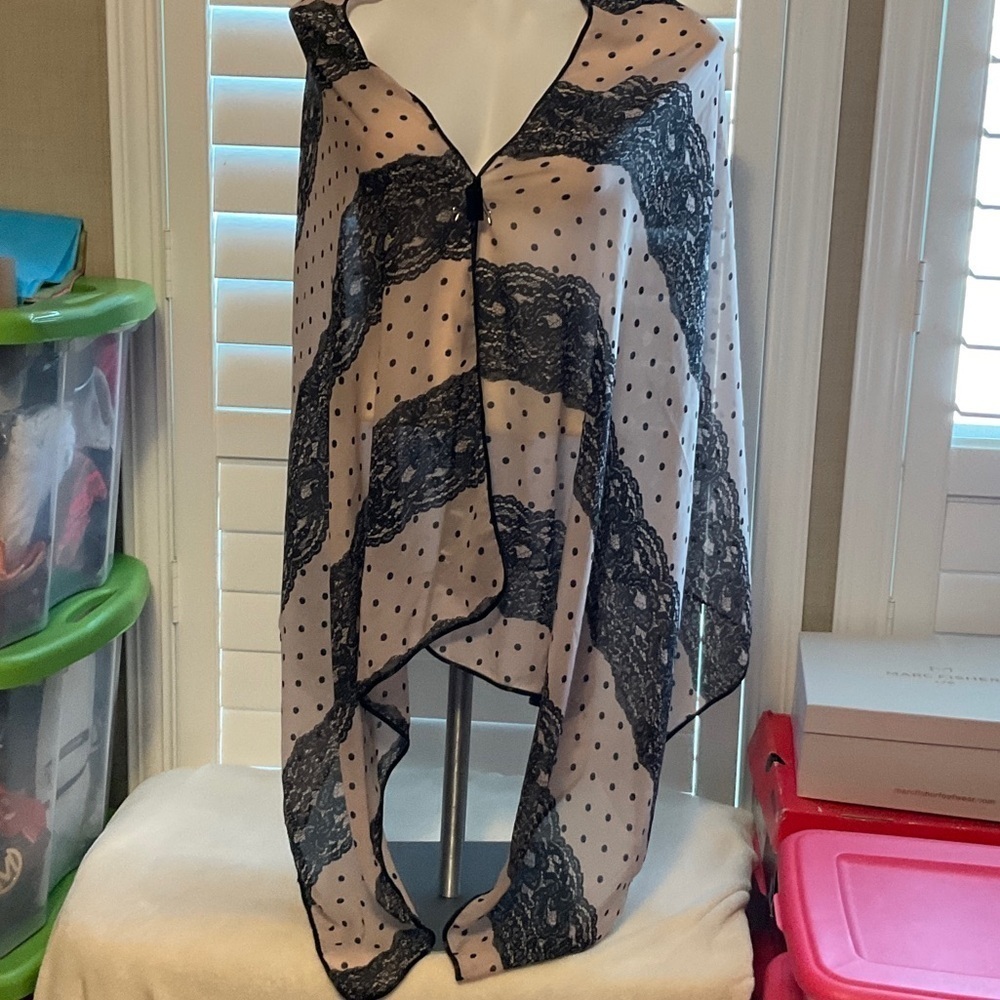 Elegant Black and Cream Lace Scarf